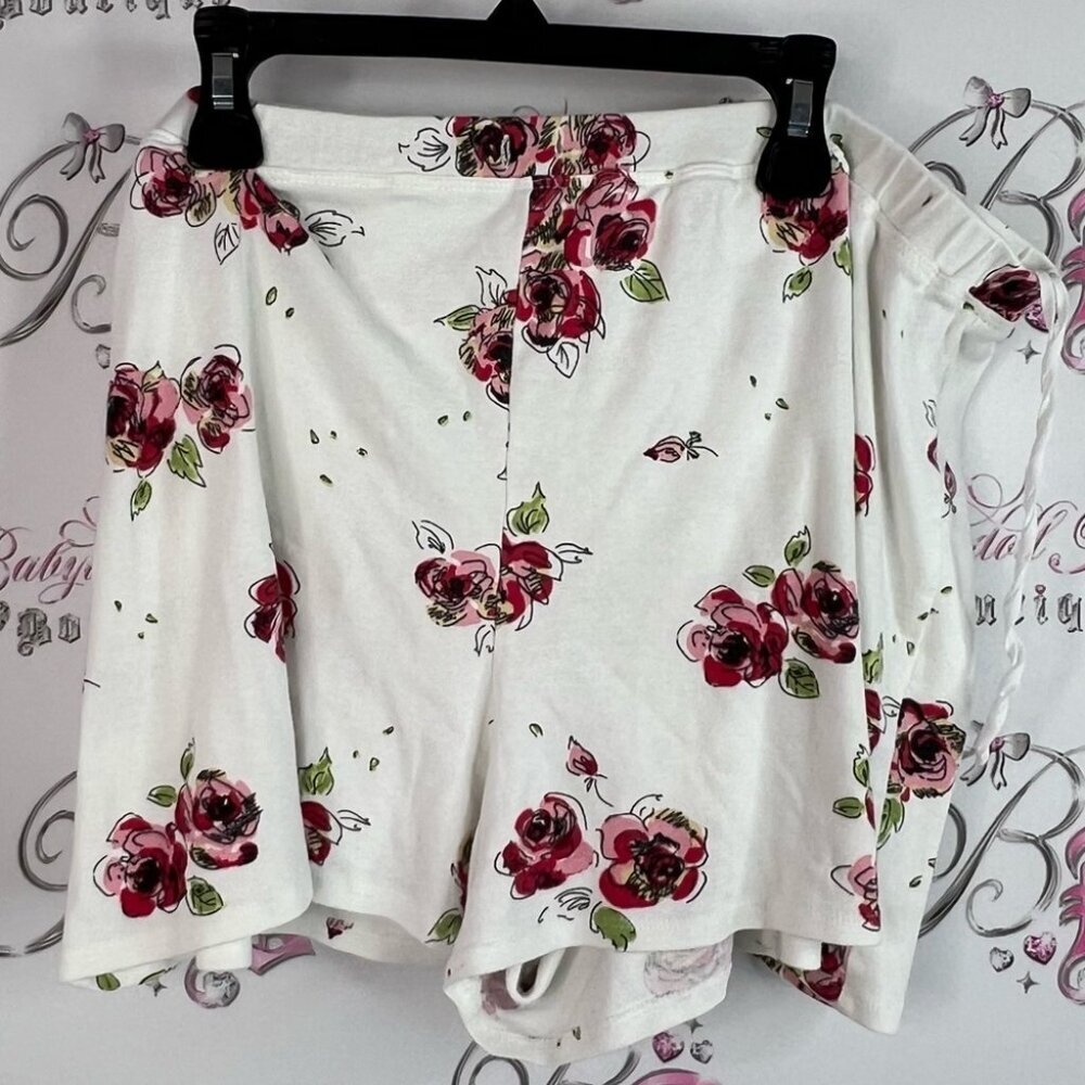 Komar shorts White Floral Shorts flowers roses pink red green drawing style